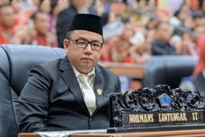 
Sampaikan Aspirasi ,Soal Keterbatasan Kapal ke Sitaro, Norman Luntungan Interupsi di Paripurna DPRD Sulut