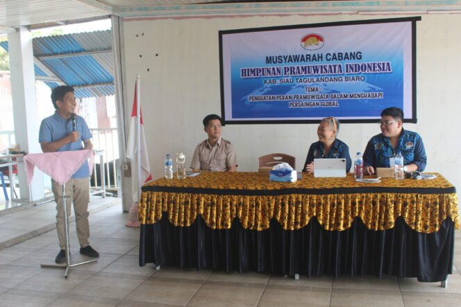 
Sekdakab sitaro, Eddy S. Salindeho saat memberikan sambutan di muscab HPI 