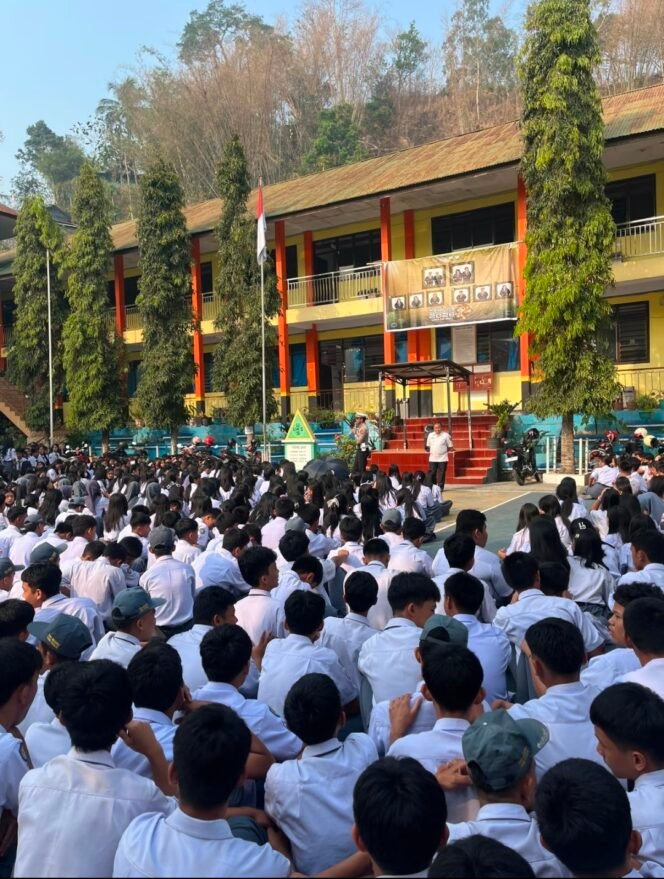 
Satlantas Polres Tator Edukasi Pelajar SMAN 5 Makale soal Keselamatan Berlalu Lintas