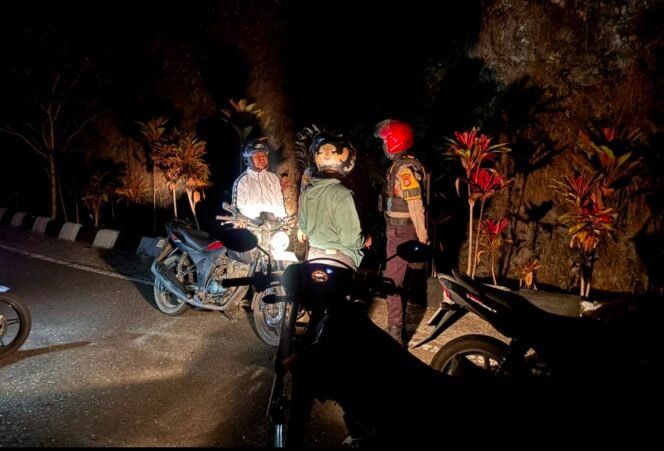 
Intensifkan Patroli Malam, Polres Tator Hadir Jaga Keamanan Warga