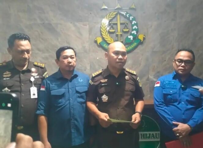 
Kejati Sultra Tetapkan Asrun Lio Tersangka Korupsi Makan Minum Rp4,23 Miliar