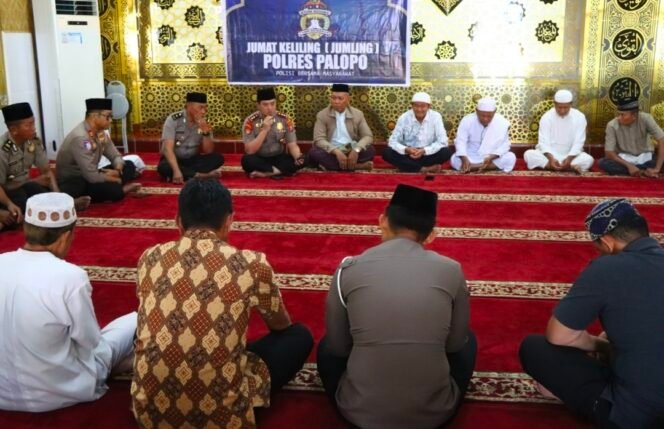 
Jumat Keliling, Kapolres Palopo Imbau Warga Waspada Penipuan Online hingga Balap Liar