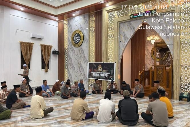 
Subuh Keliling, Kapolres Palopo Ajak Warga Cegah Pencurian hingga Balap Liar