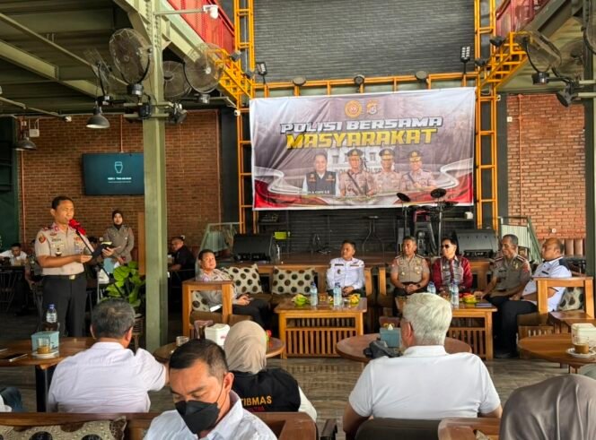 
Wakapolda Sultra Kumpul Bersama Masyarakat, Serap Aspirasi Bahas Narkoba, Miras hingga Judol