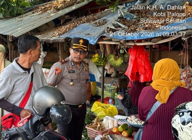 
 Polisi Bersama Masyarakat, Wakapolres Palopo Bangun Kedekatan dengan Warga dan Pedagang Pasar Sentral