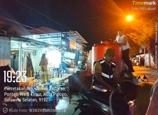 
Perkuat Kamtibmas, Bhabinkamtibmas Kelurahan Pontap Sambangi Warga dan Salurkan Air Bersih