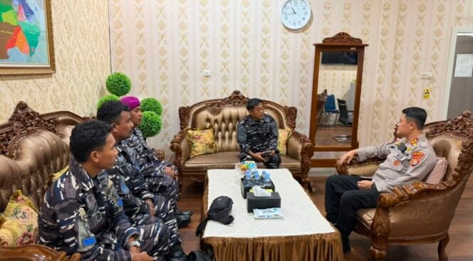
Perkuat Sinergitas TNI-Polri, Kapolres Palopo Terima Kunjungan Komandan Posmat TNI AL