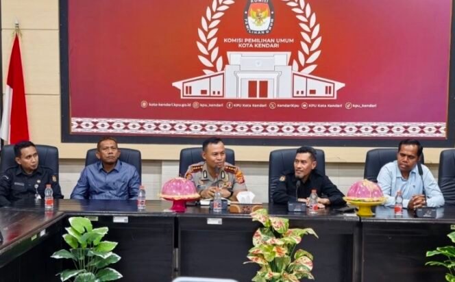 
Gandeng KPU, Kapolresta Kendari Edukasi Masyarakat terkait Pendidikan Pemilih, Kamtibmas, dan Pencegahan Narkoba