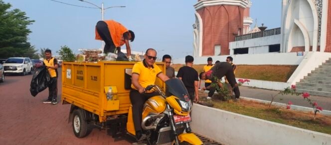 
Polda Sulsel Gelar Jumat Bersih di Masjid 99 Kubah, Perkuat Polisi Bersama Masyarakat