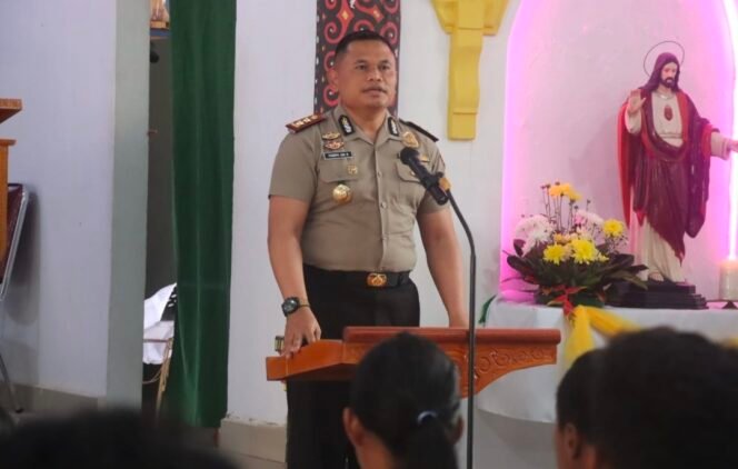 
Minggu Kasih di Torut, Kapolres Ajak Warga Jaga Kamtibmas dan Cegah Kebakaran