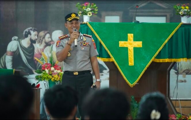 
Minggu Kasih di Gereja Moria, Kapolresta Kendari Ajak Jemaat Jaga Kerukunan dan Kamtibmas